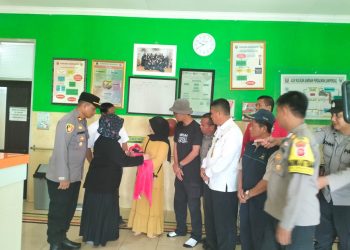 Bayi Malang di Temukan di Sirnaresmi Gunungguruh Diserahkan ke Pihak Keluarganya. 