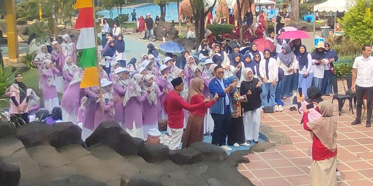 Pj Walikota Sukabumi Hadiri Perayaan HUT IGTKI-PGRI Kota Sukabumi ke 74 di Wahana Santasea