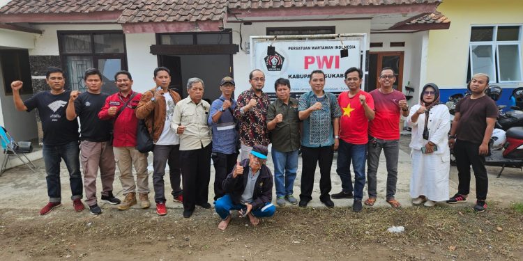 Bangun Sinergitas Sukseskan HCS ke 6, Kadiskominfosan Kabupaten Sukabumi Diskusi Bareng Pengurus PWI