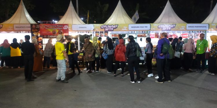 DKUKM Kabupaten Sukabumi Gandeng Pelaku UMKM pada Malam Culinary Nite HCS ke-6 di Pantai Karanghawu