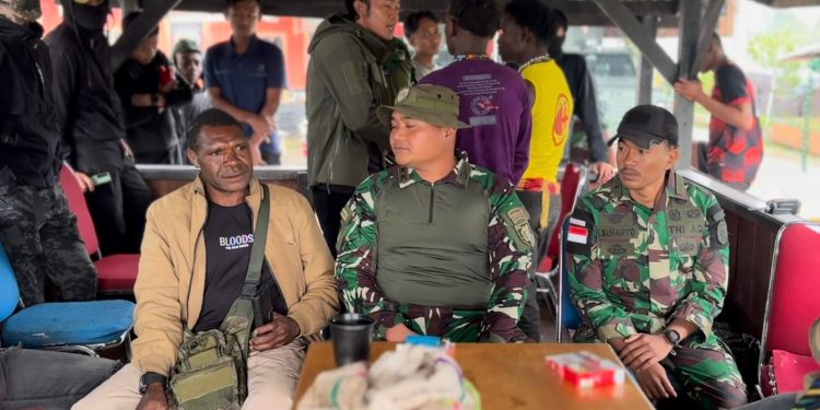 Simpatisan OPM di Intan Jaya Baca Ikrar Setia di Hadapan Dansatgas Yonif 509 Kostrad, Kembali ke Pangkuan NKRI