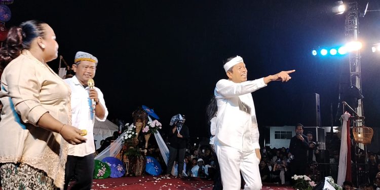 Kang Dedi Mulyadi Cagub Jabar Sapa Warga Cikembar Sukabumi