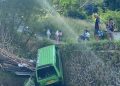 Tanjakan Tajam, Sebuah Angkot di Sukabumi Terjun ke Kolam Warga