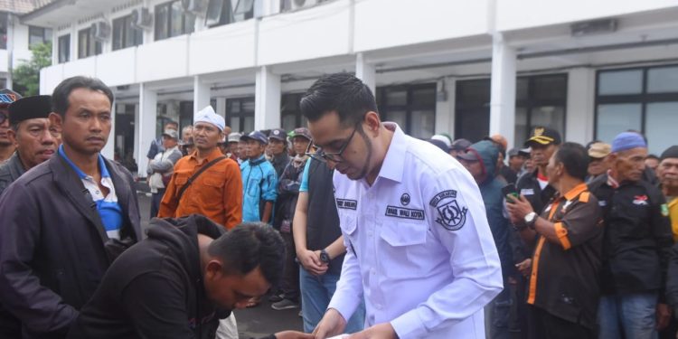 Pemkot Sukabumi Berikan Dukungan pada Kusir Delman dan Tukang Beca Lewat Bantuan Tahunan