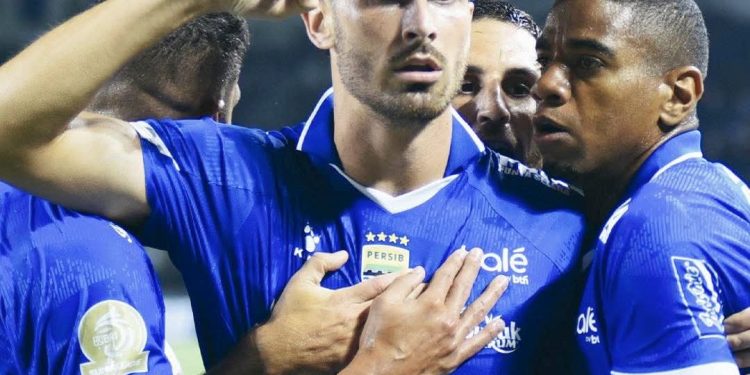 Persib Bandung Kudeta Puncak Klasemen Usai Taklukkan PSM Makassar 1-0 di GLBA