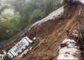 Baru Sebulan Diresmikan Tugu Jabar Istimewa di Jalan Sukabumi Sagaranten Diguyur Hujan Deras Ambruk