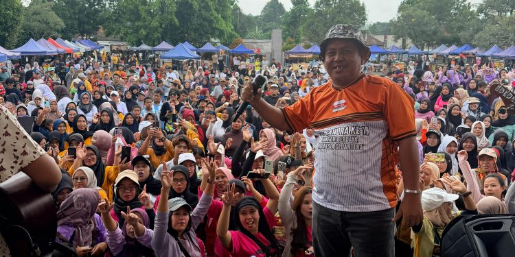 Bupati Purwakarta Hadiri Jalan Santai dan Penutupan HUT Partai Hanura ke-19 di Alun Alun Wanayasa