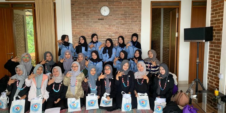 Malam Keakraban Angkatan 2026, Digelar UKM Kewirausahaan IKIP Siliwangi