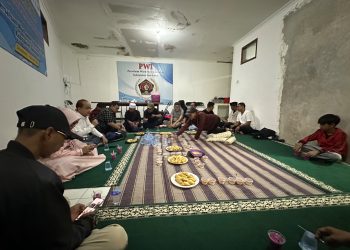 Sajadah Literasi di Ujung Senja: Menjemput “Mubarakah” di Tengah Riuh Dunia