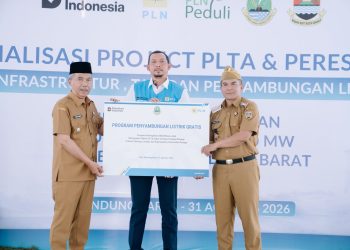 PLN Serahkan Bantuan Infrastruktur, Air Bersih, dan Listrik Gratis di Bandung Barat